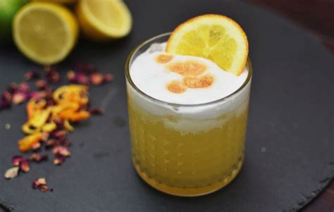 Whiskey Sour: Easy Cocktail Recipe 🥃 The BEST Variations