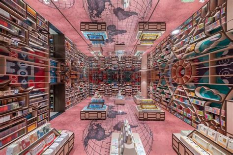 China's Zhongshuge Bookstore Has An Inception Mirror Maze That's Mindbendingly Beautiful