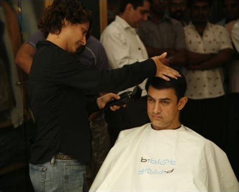 Aamir Khan's haircut session to get the 'Ghajini' look - Bollywood Hungama