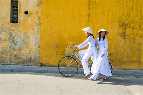 Vietnamese Culture Guide - Tourist Journey