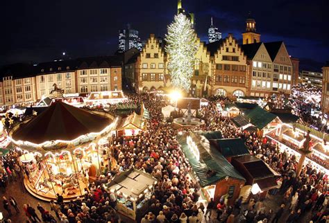 Travel: Christmas Lights Around the World!