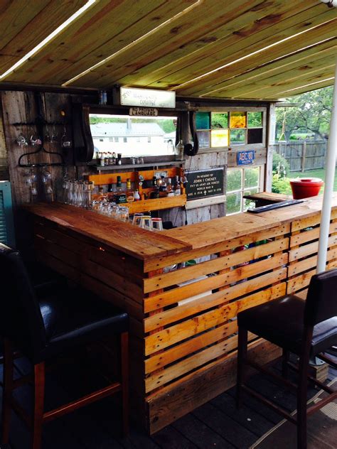 20+30+ Homemade Pallet Bar Ideas – HOMYRACKS