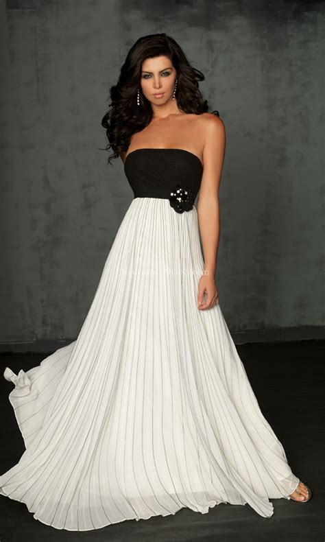 20 Beautiful White Prom Dresses - MagMent