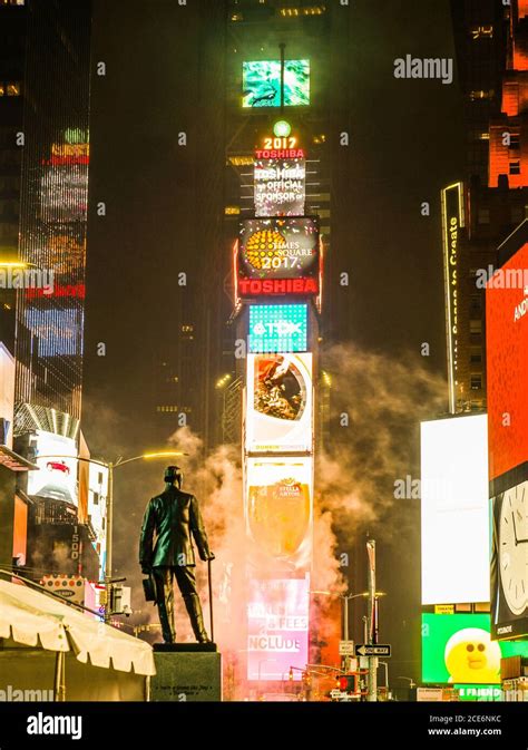 Night view of the New York Times Square (TimesSquare Stock Photo - Alamy