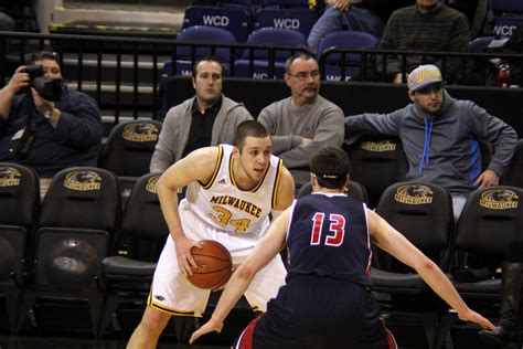 UW-Milwaukee Men's Basketball | UW-Milwaukee vs. UIC | Ben Gauger | Flickr