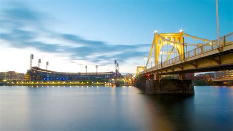 Roberto Clemente Bridge in Pittsburgh, Pennsylvania | Expedia