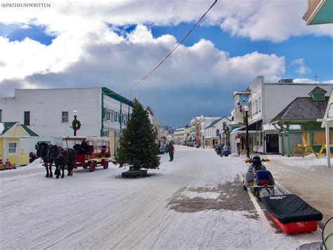 Mackinac Island, Michigan in the Winter [3923 × 2942][OC] : r/VillagePorn