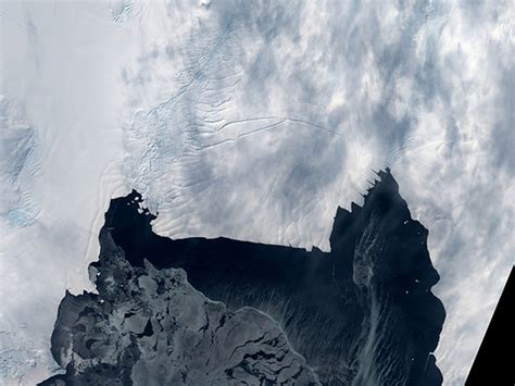 Antarctic glacier set to form city-sized iceberg - CBS News