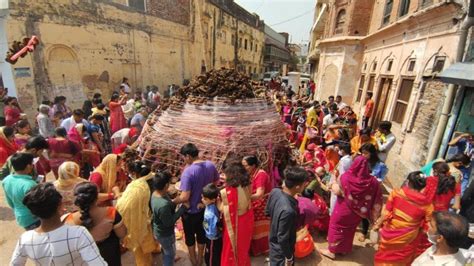 Mahakumbh 2021: Seers, saints choose flowers over colours for Holi ...