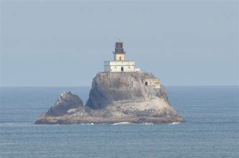 Neal's Lighthouse Blog: Tillamook Rock Lighthouse, Cannon Beach, Oregon