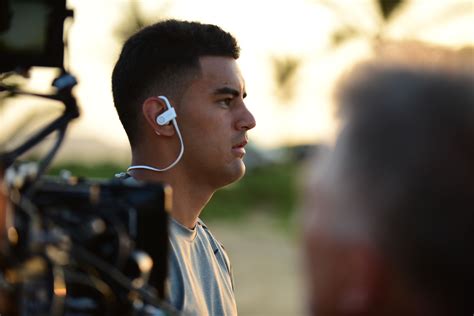 Beats by Dre picks Marcus Mariota in NFL Draft - CNET