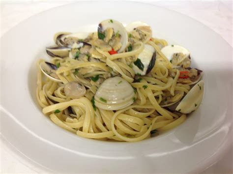 LINGUINE VONGOLE BIANCO – AMARCORD Museum