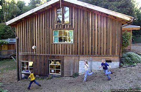 EEUUW-REKA! / Teacher's 'Grossology' books and exhibit inspire young people to get down and ...