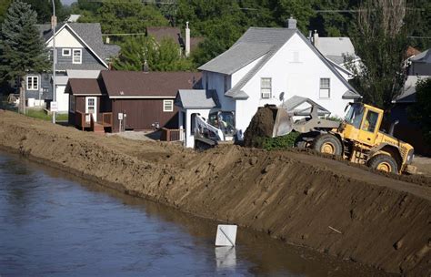 River hits record flood level in Minot | MPR News