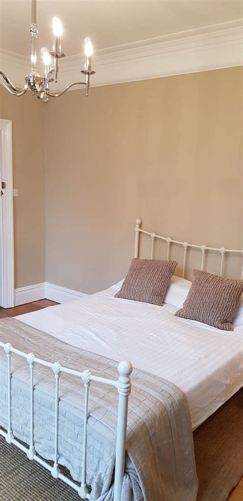 Farrow & Ball Oxford Stone | Neutral bedroom decor, Redecorate bedroom, Feature wall bedroom