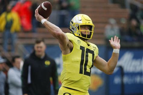 Oregon QB Justin Herbert (bruised shoulder) healthy, to play in Redbox ...