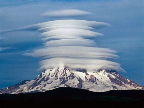 Amazing Lens Shaped Cloud Formation - Lenticular Clouds - Unbelievable Info