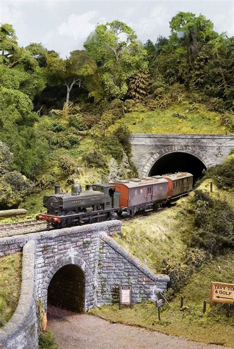 Tunnel-in-inside-of-model-train-layout | Model train layouts, Model ...