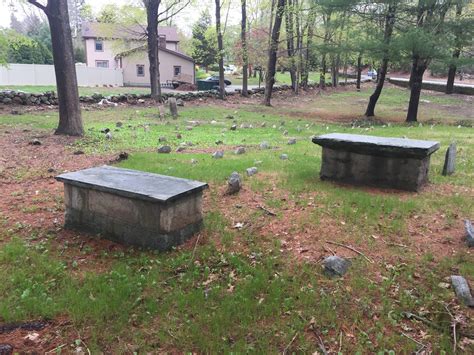 wandered into a pretty ancient cemetery in rhode island. : r/CemeteryPorn