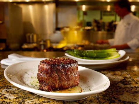 Pappas Bros. Steakhouse | Restaurants : Food Network | Food Network