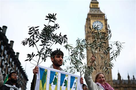 Thousands attend pro-Palestine protest as police warn of crackdown on ...