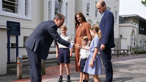 George, Charlotte and Louis have first day at Lambrook School - BBC News