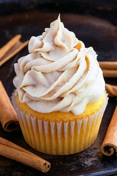 Brown Sugar Frosting {So fluffy!} - CakeWhiz