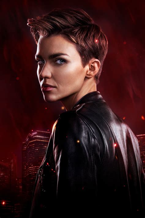 BATWOMAN: The CW Releases Some Awesome New Cast Portraits Of The Show's Main Characters