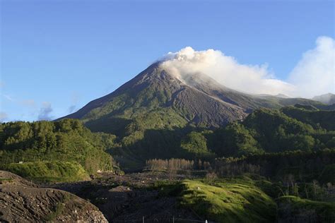 Misteri dan Mitos Mengerikan Gunung Merapi - Misteri, Fakta dan Fenomena