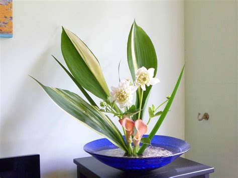 Traditional Japanese Arts: the Ikebana, the art of flower arrangement ...