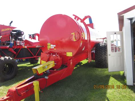 Nuhn Magnum manure tank spreader Tractor Accessories, Farm Trucks ...