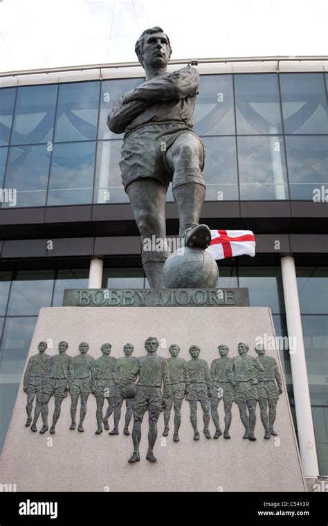 Bobby Moore Statue at Wembley Stadium, London, UK Stock Photo - Alamy