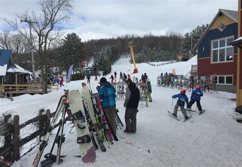 Snowy weather heralds good end-of-season for Quebec ski hills | CBC News