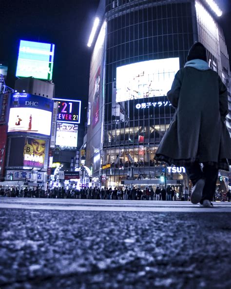 Night at Shibuya Crossing [OC] : r/pics