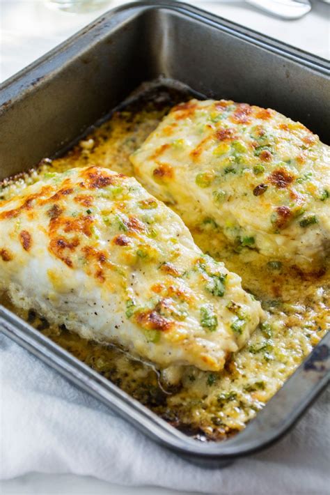 Easy Baked Halibut with Garlic and Parmesan Topping Dinner Recipes | Halibut recipes, Fish ...