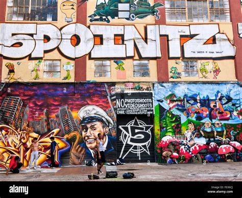 5 Pointz, Long Island City, Queens, New York, famous as the Graffiti ...