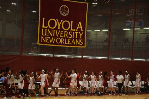 Loyola basketball teams split wins on Ring Night - The Maroon