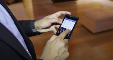 Here's a video walkthrough of the BlackBerry 10 keyboard - CNET