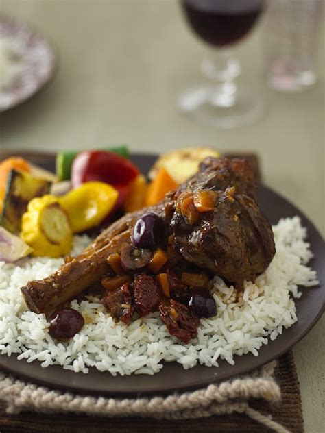 Braised lamb shanks with olives and sun-dried tomatoes | Spekko Rice