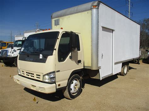 2006 ISUZU BOX TRUCK, VIN/SN:4KHC4B1U46J803119 - ISUZU DIESEL ENGINE, A/T, 20' BOX BODY, ROLL UP DOO