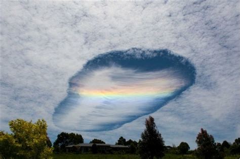 Incredible "hole punch" cloud - Boing Boing