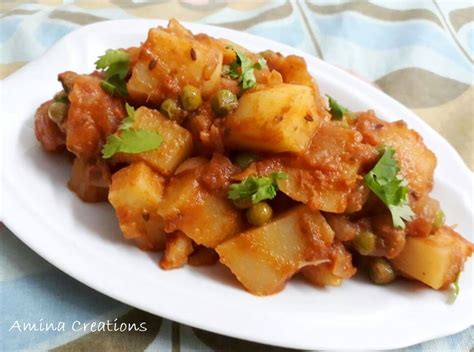 AMINA CREATIONS: ALOO MUTTER/ POTATO AND PEAS GRAVY