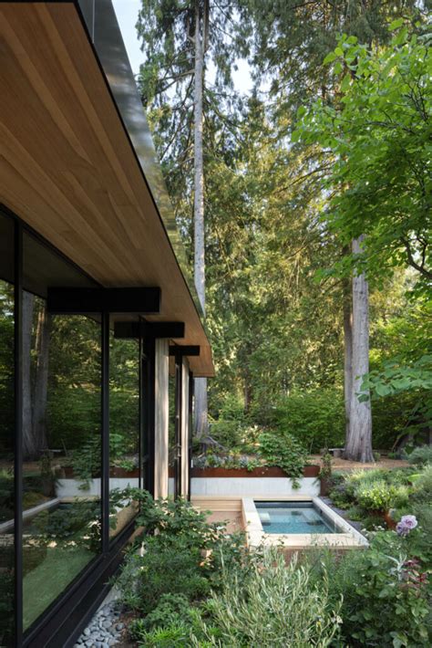 Serenity Prevails in This Mid-Century Home on the Canadian Coast