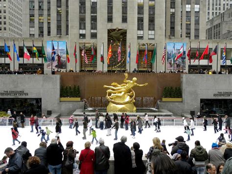 Your Guide to Skating at the Ice Rink in Rockefeller Center