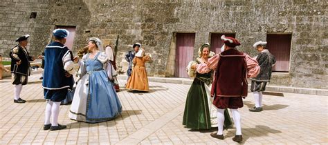 FOLKLORE - DÉFINITION, FRANÇAIS - LE FOLKLORE ET GROUPES FOLKLORIQUES