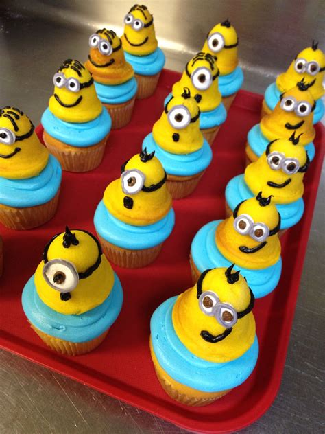 Minion cupcakes | Minion cupcakes, Desserts, Cupcakes