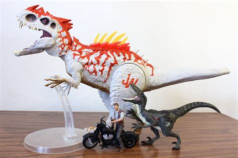 New Toys NFL: INDOMINUS REX - DINO HYBRID