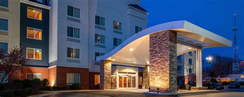 Suites & Hotel Rooms Greensboro, NC | Fairfield Inn & Suites Greensboro ...