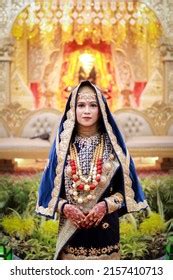 Wedding Ceremony Wearing Traditional Minangkabau Clothing Stock Photo 2157410713 | Shutterstock