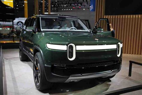 Rivian R1S Electric SUV: First Look - Autotrader